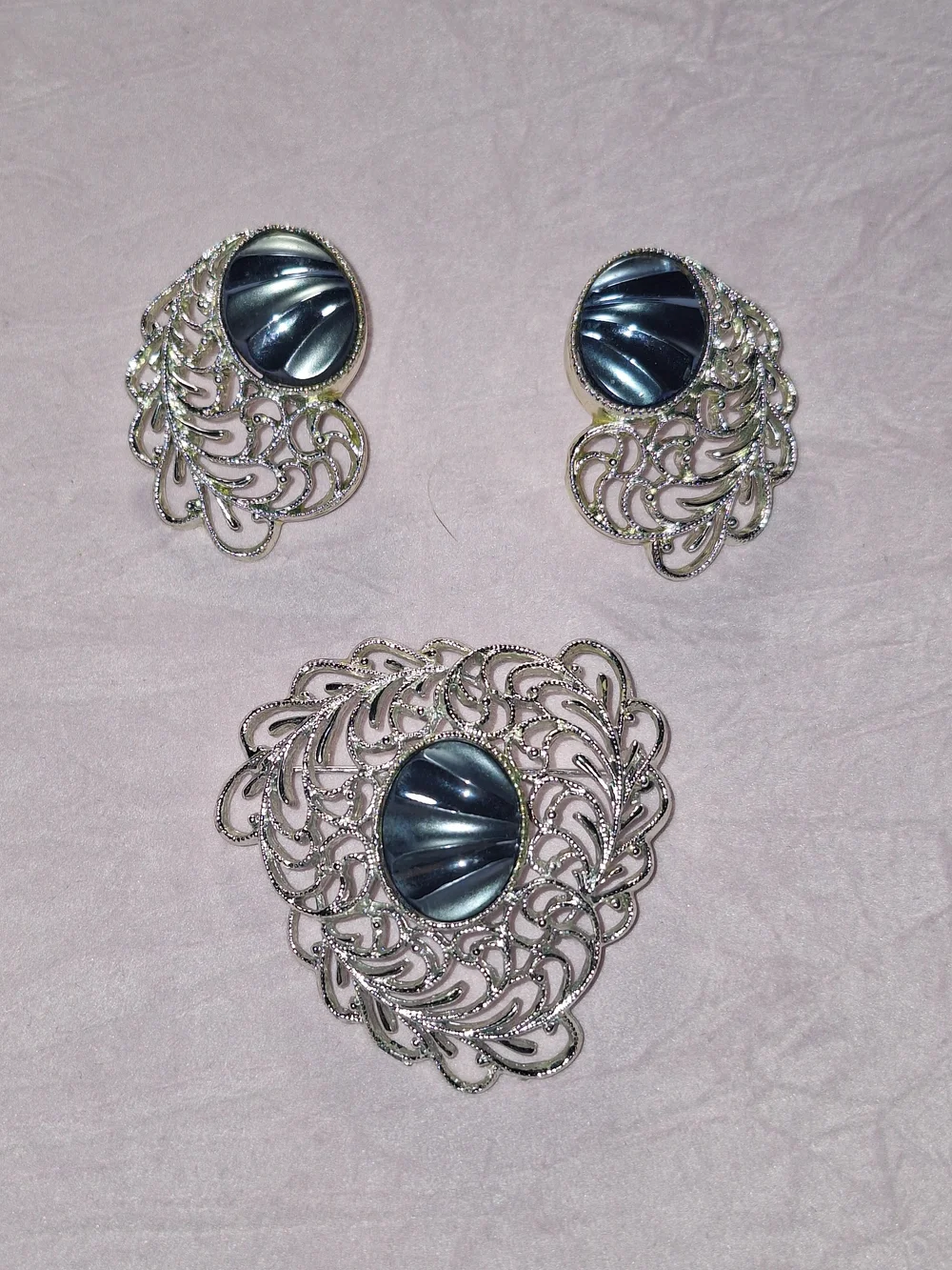 Vintage Sarah Coventry Royal Plumage Brooch And Clip-on Earrings Set